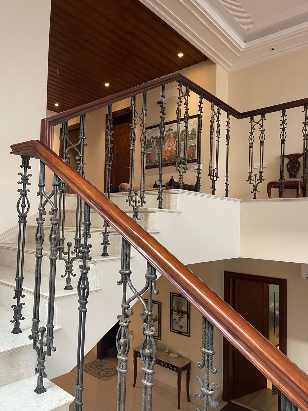 Fleur Finial Staircase