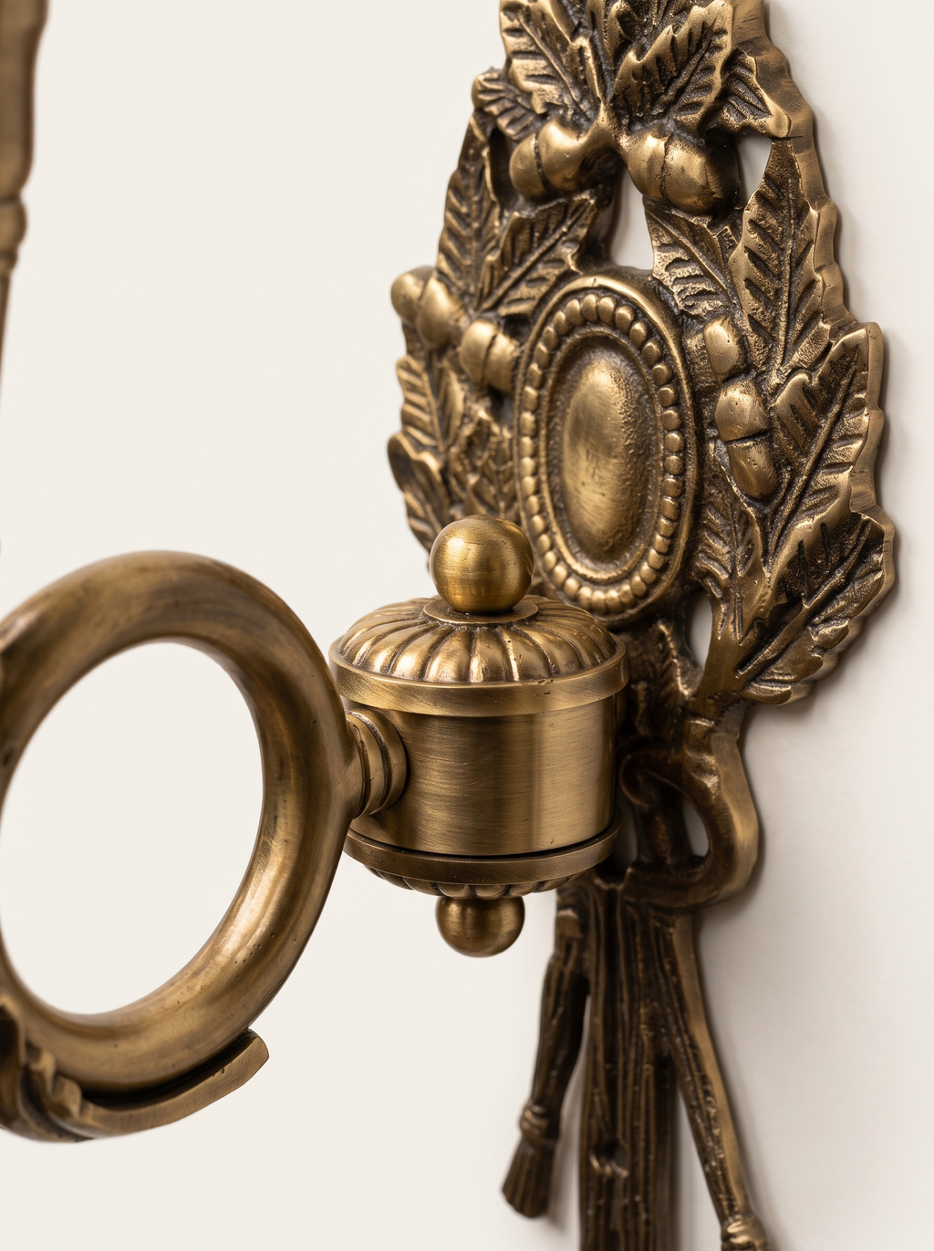 Chasse Cast Brass Single Wall Light, hunting-horn and laurel trophy detail