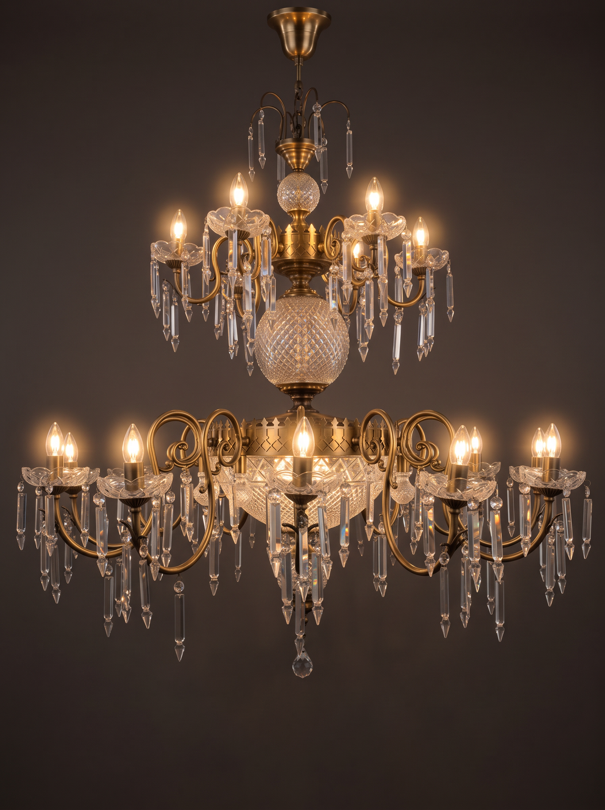 Durbar chandelier with all 21 candle lights on, the crystal sparkling