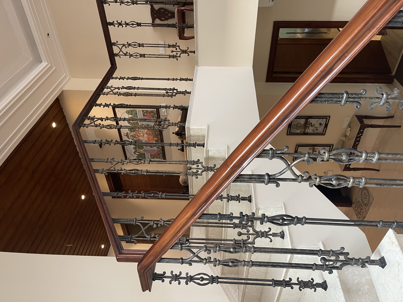 Fleur Finial Staircase