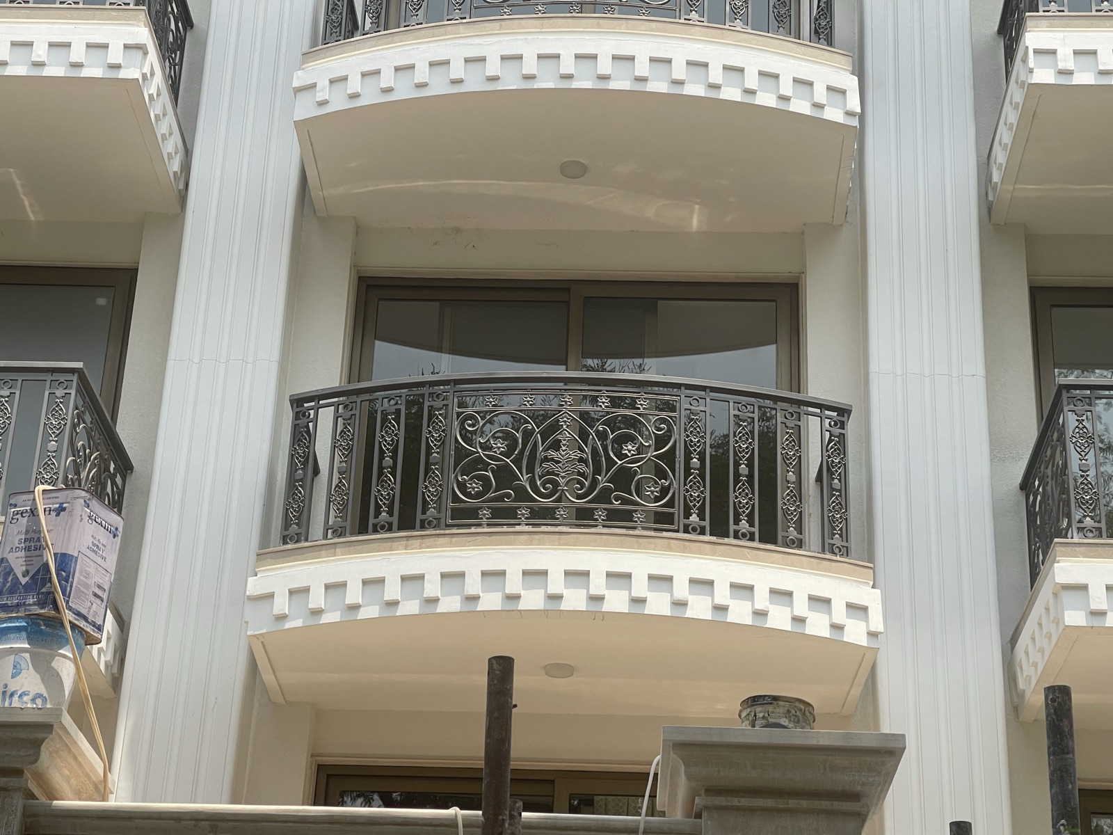 Scrolled Balcony Medallion