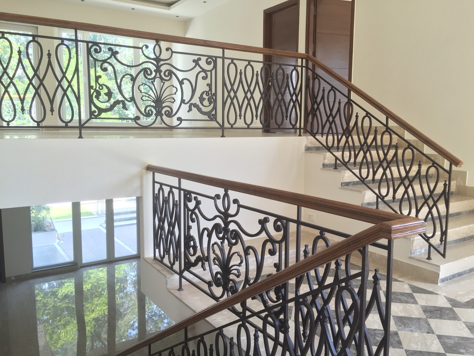 Vine Medallion Atrium Rail